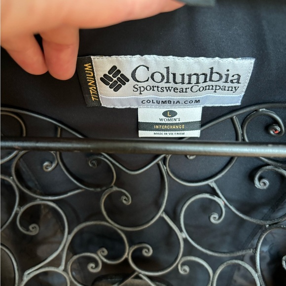 Women’s large Columbia titanium, two-piece with detachable hood and snow belt. - Picture 4 of 15